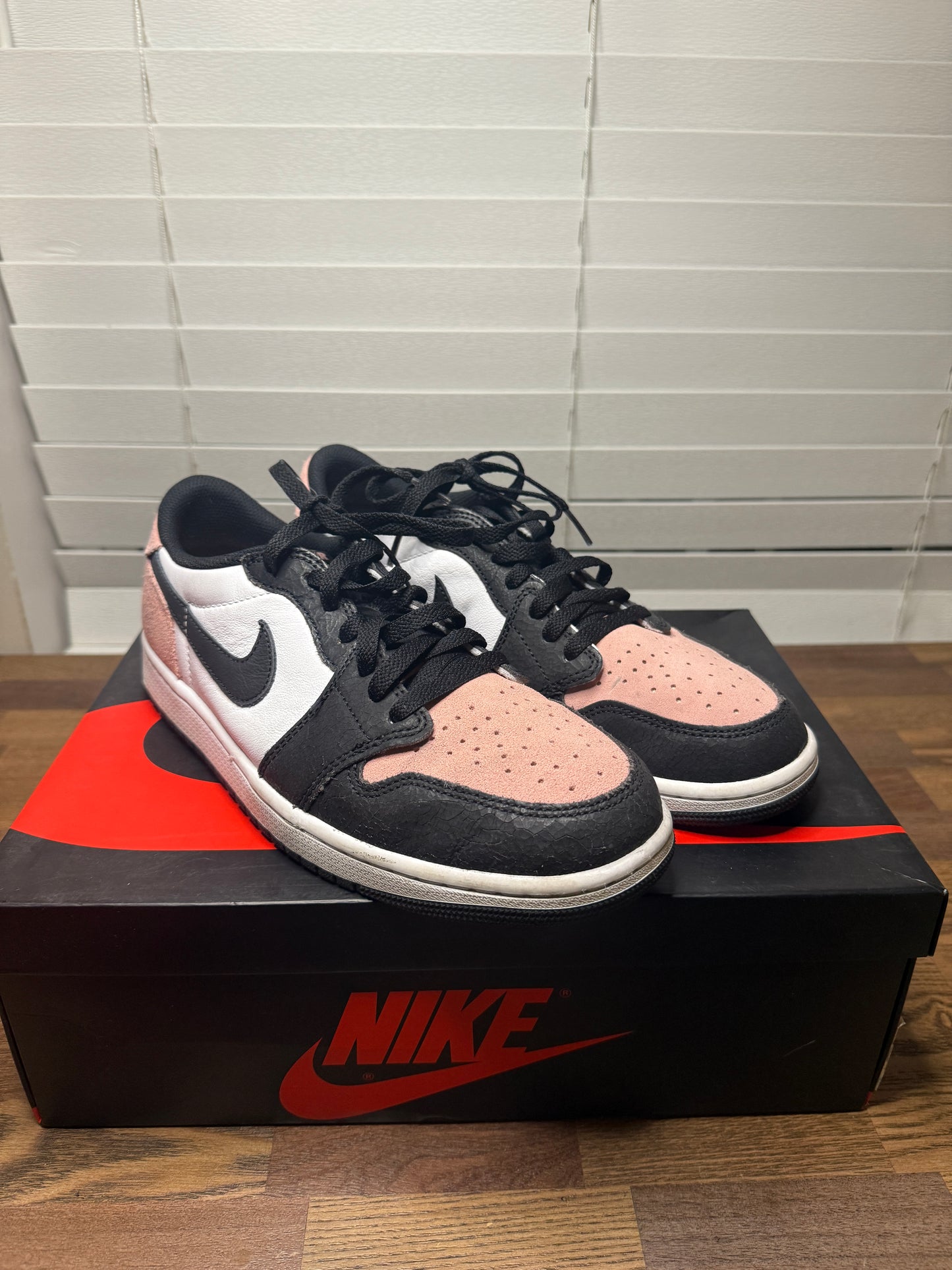 Used Jordan 1 Low Bleach Coral
