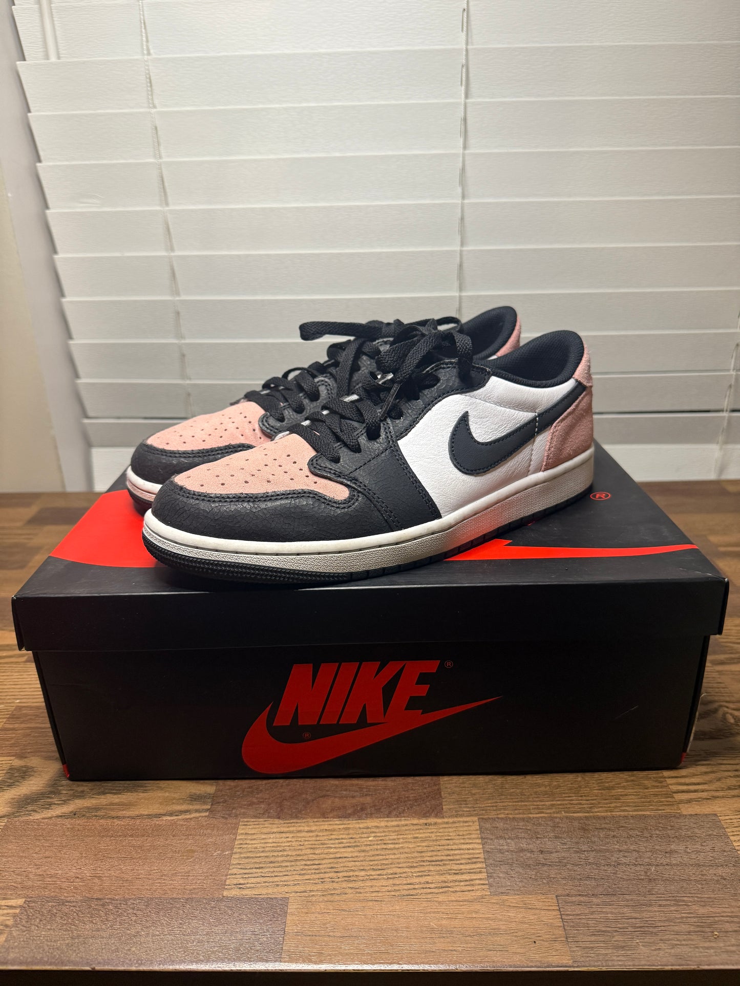 Used Jordan 1 Low Bleach Coral