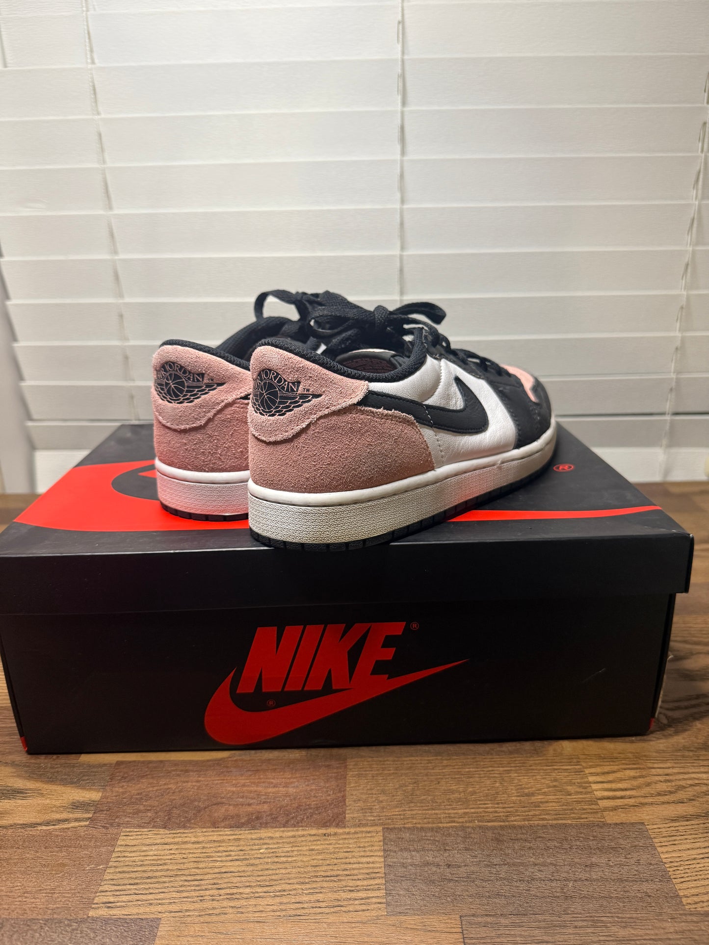 Used Jordan 1 Low Bleach Coral
