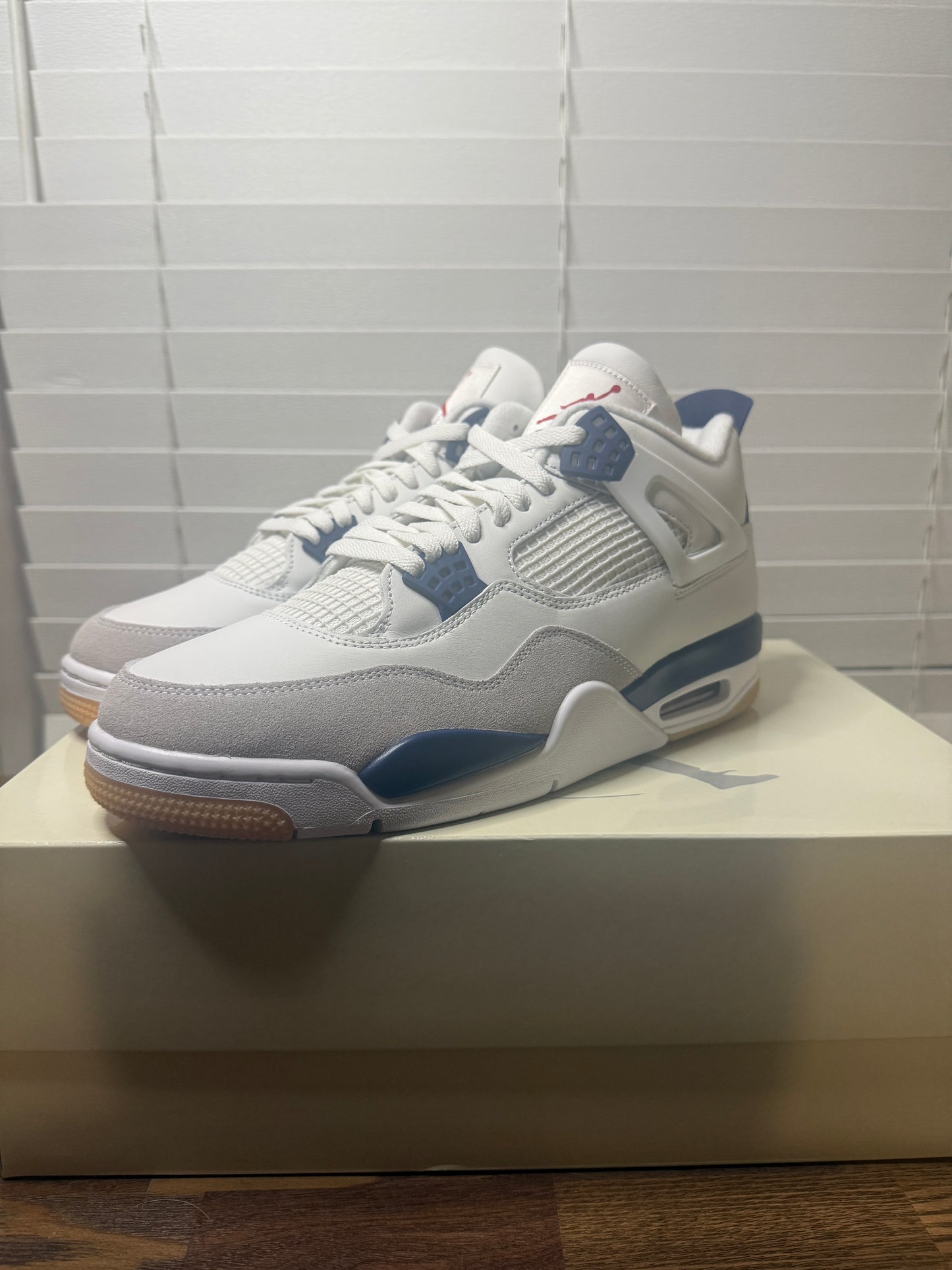 Nike SBxJordan 4 Navy