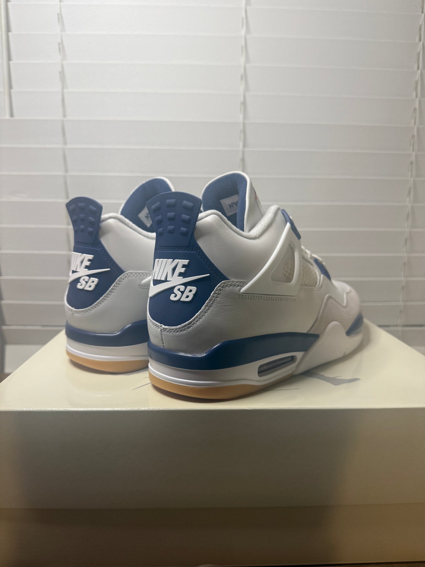 Nike SBxJordan 4 Navy