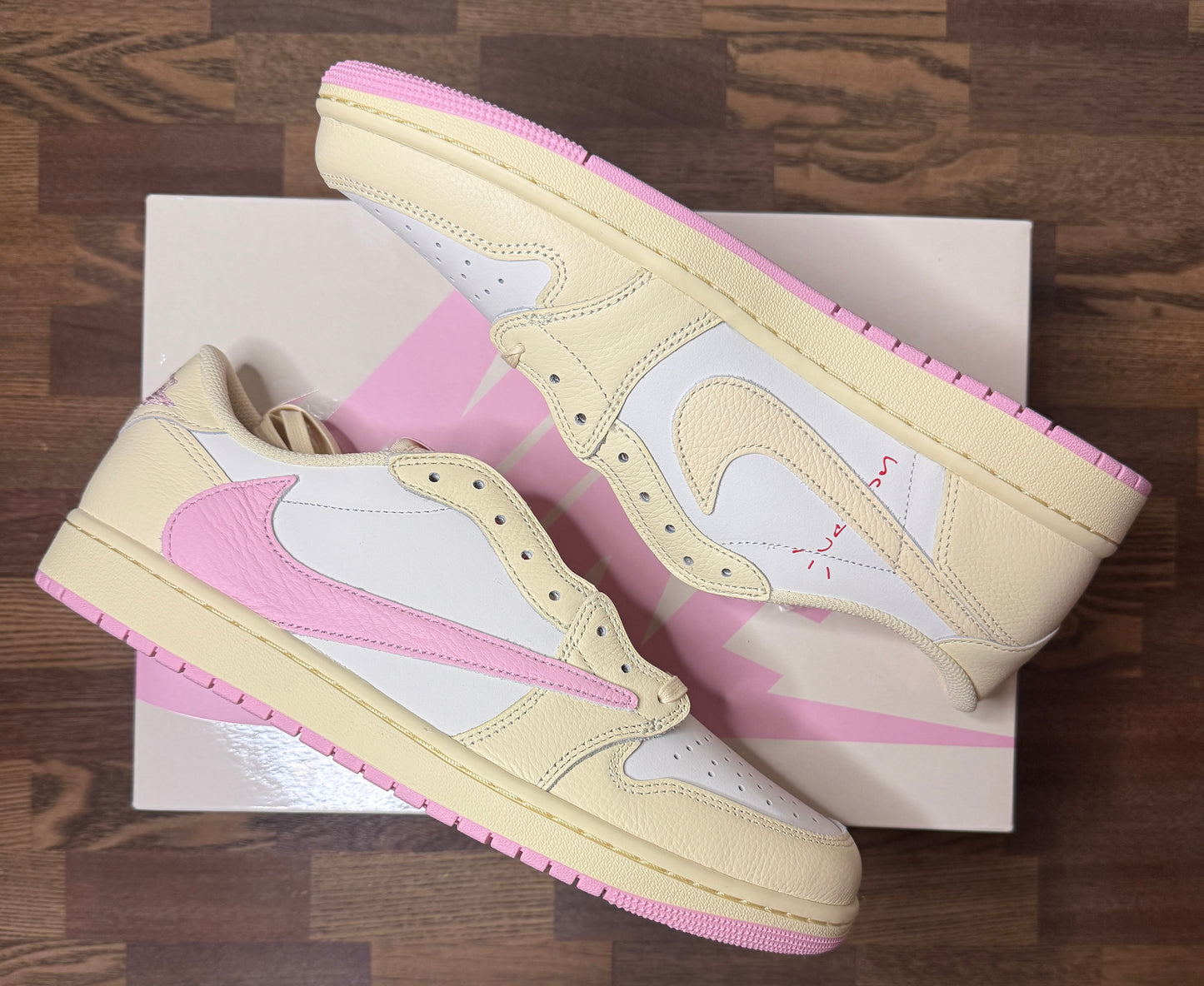 Air Jordan 1 Low x Travis Scott Shy Pink