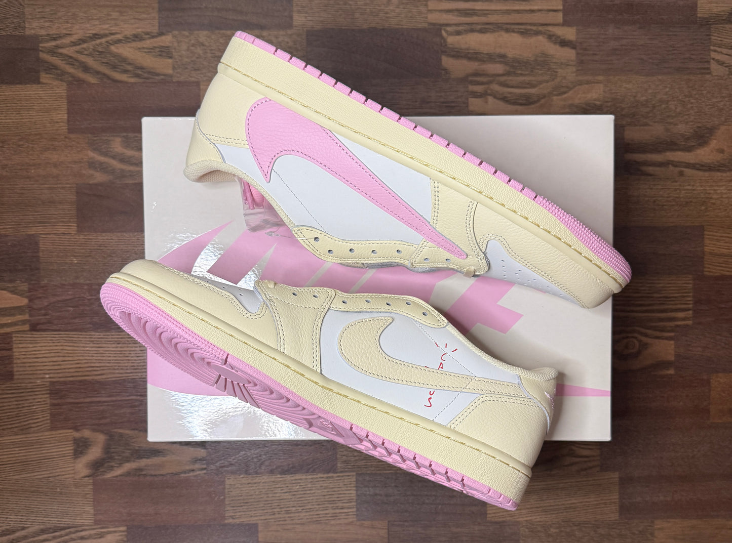 Air Jordan 1 Low x Travis Scott Shy Pink