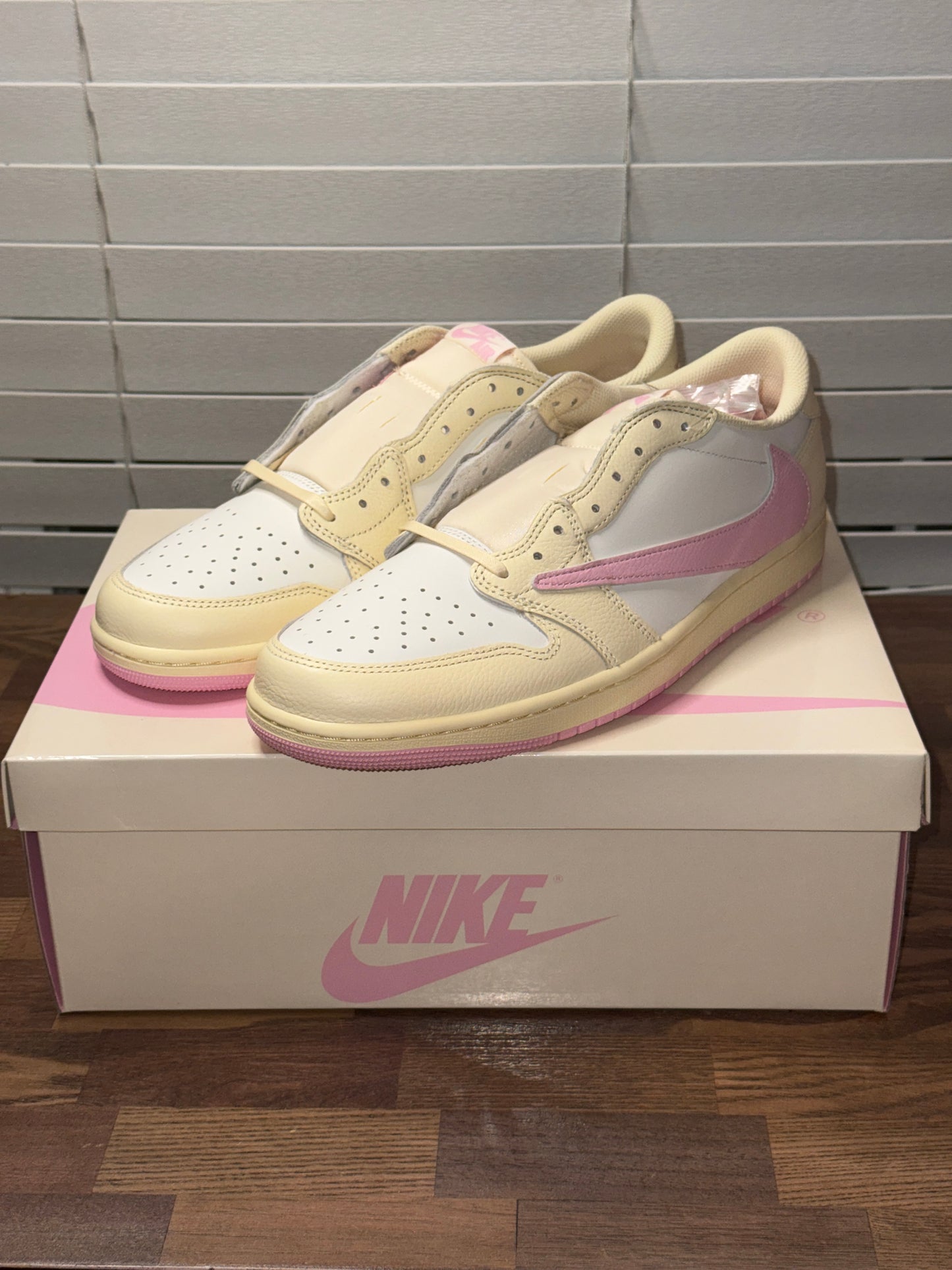 Air Jordan 1 Low x Travis Scott Shy Pink
