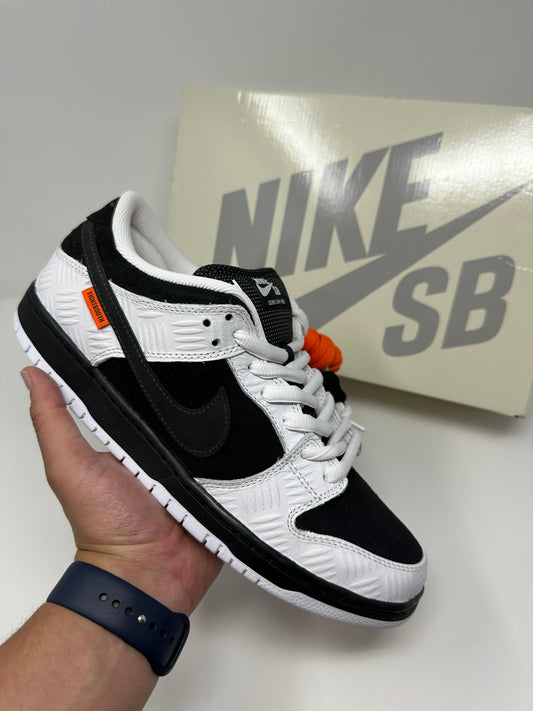 Nike SB Dunk Low TIGHTBOOTH